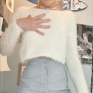 FUZZY CROPPED SWEATER